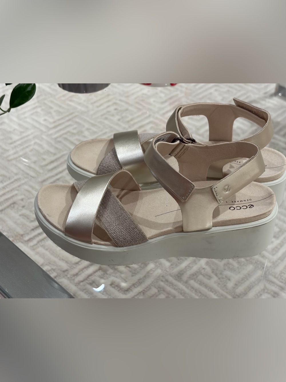 Ecco leather Metallic Gold Wedge Sandals with White Sole - Picture 4 of 6